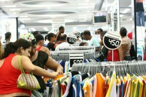 investir-em-2022 Devido ao “Novo Normal” que estamos vivendo, estando diante de um cenário bastante complicado e repleto de dúvidas. Mas a chamada “luz no fim do túnel” existe e estamos caminhando até ela. Com isso, alguns negócios são promessas para fazerem sucesso. Então, você está procurando umas dicas de negócios para investir. Está no lugar certo.