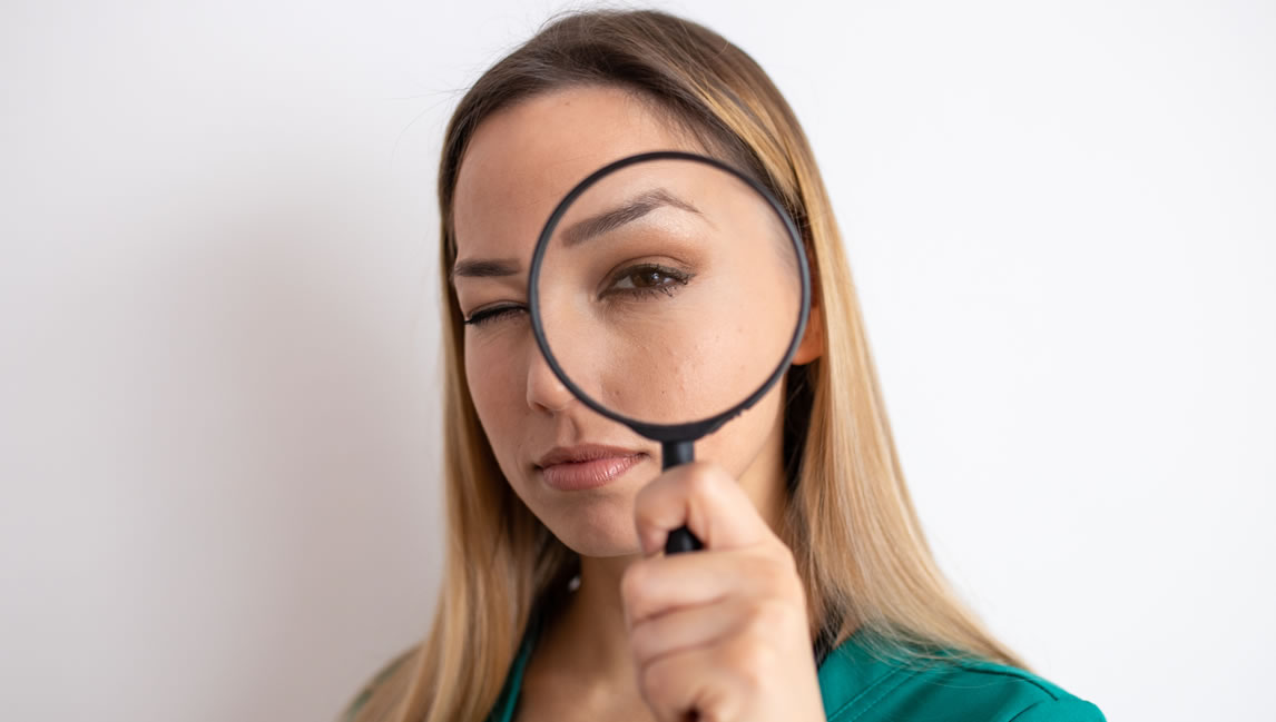 Resumidamente Marketing de conteúdo é o processo de criar, publicar e promover conteúdos personalizados para seu cliente, esse é um método de marketing que se baseia na formação de um público fiel por meio da criação e compartilhamento de conteúdo.