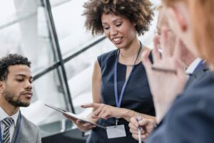 Prospecção de clientes: 5 Técnicas que vão aumentar sua carteira de clientes AGNC Agência de Marketing Soluções de Marketing Digital para o MEI conseguir seus primeiros clientes O Google Ads, ou mais conhecido como Anúncios no Google, é ferramenta mais indicada para empreendedores conseguir seus primeiros clientes. Embora o seu visual assuste algumas pessoas, o Google otimizou o layout e criou anúncios guiados por tutoriais para criar anúncios rápidos.