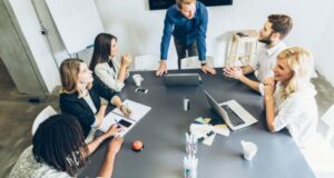 Nos últimos dias estamos trazendo vários assuntos sobre inúmeros processos e estratégias que existem no marketing, seja ele para o digital ou para a publicidade, e uma das dúvidas que a maioria de nossos clientes tem é se existe uma diferença entre Inbound marketing e o marketing de conteúdo.