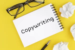 copywriting-textos-persuasivos-que-te-fazem-vender Você conhece a técnica mais usada pelas grandes empresas e agências de marketing e publicidade chama de copywriting? A copywriting é um processo de redação persuasiva voltada para vender. O termo vem do inglês e está ligado a diretamente aos profissionais de marketing e publicidade.