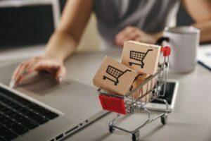 dropshipping-ou-ecommerce-qual-ter É possível vender todos os dias através do tráfego pago, embora isso seja um recurso apenas para ecommerces já qualificados e que já esteja vendendo, é possível iniciar com o tráfego pago mesmo no início das operações, foi assim que nosso cliente Loja do Atacadista, lá no início, começou e hoje já um Ecommerce que vende diariamente.
