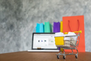 agencia-de-marketing-para-ecommerce Google Shopping é um serviço do Google que permite que os usuários pesquisem e comparem produtos de diversos varejistas online. Quando os usuários pesquisam por um produto no Google, eles podem ver os resultados da pesquisa em uma página especial do Google Shopping, que mostra fotos, preços e informações sobre os produtos disponíveis para compra online.