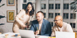 potencializar-meu-time-de-vendas-com-uma-agencia Esse processo requer bastante trabalho conjunto entre a sua equipe de vendas e sua agência de marketing digital, afinal, quando falamos de comercial estamos não apenas falando de um setor numa empresa, mas um trabalho conjunto entre a sua agência de marketing digital e seu time de vendedores. Considere essa uma informação útil, quando isso não ocorre, certamente o sucesso do comercial não será tão agradável.