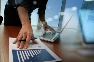 consultor-de-marketing-digital-em-sp Marketing Digital é um assunto amplamente discutido nos últimos anos, mas há um segredo por trás de suas estratégias eficazes: um processo complexo. Um consultor de Marketing Digital pode simplificar esse processo e ajudar seu negócio a alcançar seus objetivos.