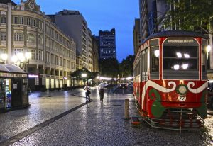 agencia-google-ads-curitiba o tráfego pago pode ser uma estratégia eficaz para prospectar clientes e aumentar a conscientização sobre sua marca ou produto. Certifique-se de definir seus objetivos de publicidade e direcionar seus anúncios para o público certo para obter os melhores resultados.