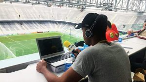 transmissão-esportiva-arena-baixada-danilo-benedito Nosso diretor Danilo Benedito em uma transmissão esportiva na Arena da Baixada em Curitiba.