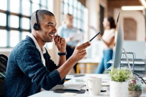 melhorar-o-atendimento Não há melhor maneira de descobrir como melhorar o atendimento ao cliente do que pedir a opinião diretamente do cliente.