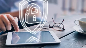 lgpd-ecommerce O DPO é a pessoa responsável por garantir que sua empresa esteja em conformidade com a LGPD. Ele deve ser um especialista em proteção de dados e trabalhar em estreita colaboração com sua equipe de TI.