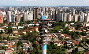 agencias-marketing-curitiba uma agência de marketing pode ajudar a sua empresa a enfrentar os desafios da concorrência, fornecendo insights valiosos sobre o mercado e seus concorrentes, desenvolvendo estratégias de marketing personalizadas e ajudando a melhorar a experiência do cliente. Essas iniciativas podem ajudar a diferenciar sua empresa no mercado e aumentar sua participação de mercado.