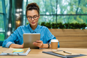 marketing-de-conteudo-para-e-commerce Uma das melhores estratégias que um e-commerce pode adotar para aumentar sua base de clientes e impulsionar suas vendas é o marketing de conteúdo para e-commerce.