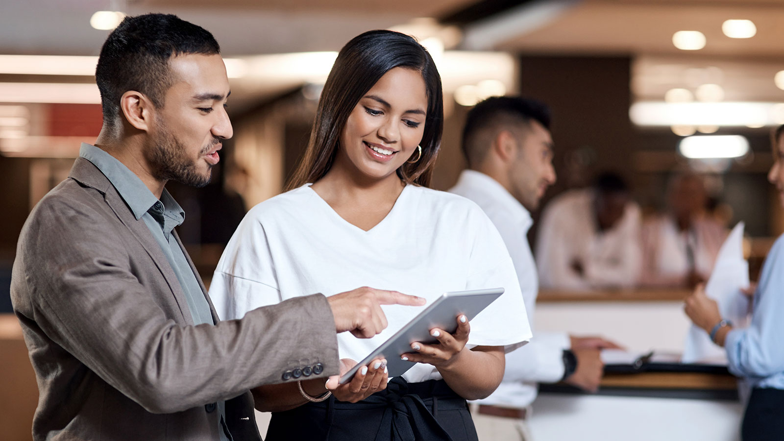 Marketing De Conteúdo Para B2C: Como Vender Mais • 2023 Marketing de conteúdo para B2C (business-to-consumer) é uma estratégia de marketing digital que visa atrair e envolver clientes finais - Saiba como!