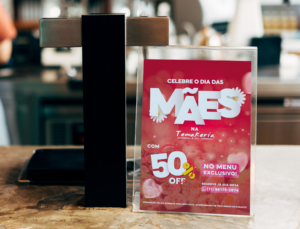 Dia das Mães: Como Usar o Marketing Digital para Vender AGNC Agência de Marketing O Dia das Mães é uma das datas mais importantes para o comércio, e as promoções podem ser uma ótima maneira de atrair clientes e aumentar as vendas. Aqui estão 5 tipos de promoções que podem ser eficazes para essa data especial: