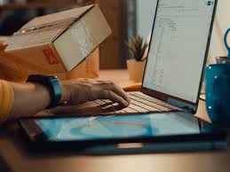 trafego-pago-para-e-commerce-no-brasil Tráfego pago para e-commerce: Se você estiver executando um site de comércio eletrônico, é provável que tenha considerado o uso de tráfego pago para atrair mais visitantes ao seu site. Embora o tráfego pago possa ser uma ferramenta poderosa para aumentar a visibilidade do seu site e impulsionar as vendas, é importante abordá-lo com a estratégia certa.