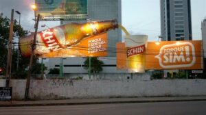 Você já se perguntou por que tantas empresas ainda investem em publicidade em outdoor? A resposta está nos benefícios que essa estratégia de marketing oferece. Neste artigo, vamos explicar o que é e como funciona a publicidade em outdoor, destacando o seu poder de conversão em massa.