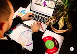 5 serviços de Marketing Digital que você precisa contratar para sua empresa AGNC Agência de Marketing O especialista em mídia paga é responsável por criar e executar campanhas de publicidade online em plataformas como Google Ads, Facebook Ads e LinkedIn Ads.