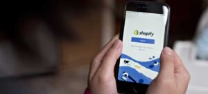 Shopify: A Melhor Plataforma para Dropshipping AGNC Agência de Marketing Sim, a Shopify oferece uma ampla variedade de temas e templates personalizáveis, permitindo que você crie uma loja virtual com a identidade visual desejada.