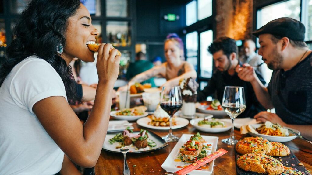Tráfego Pago para Restaurante: Como Atrair Clientes AGNC Agência de Marketing Tráfego Pago Para Restaurante: Como Vender Mais Em 2023 Está precisando de vendas? Ou quer aumentar o número de clientes no seu comércio? Tráfego Pago Para Restaurante é a solução, saiba como.