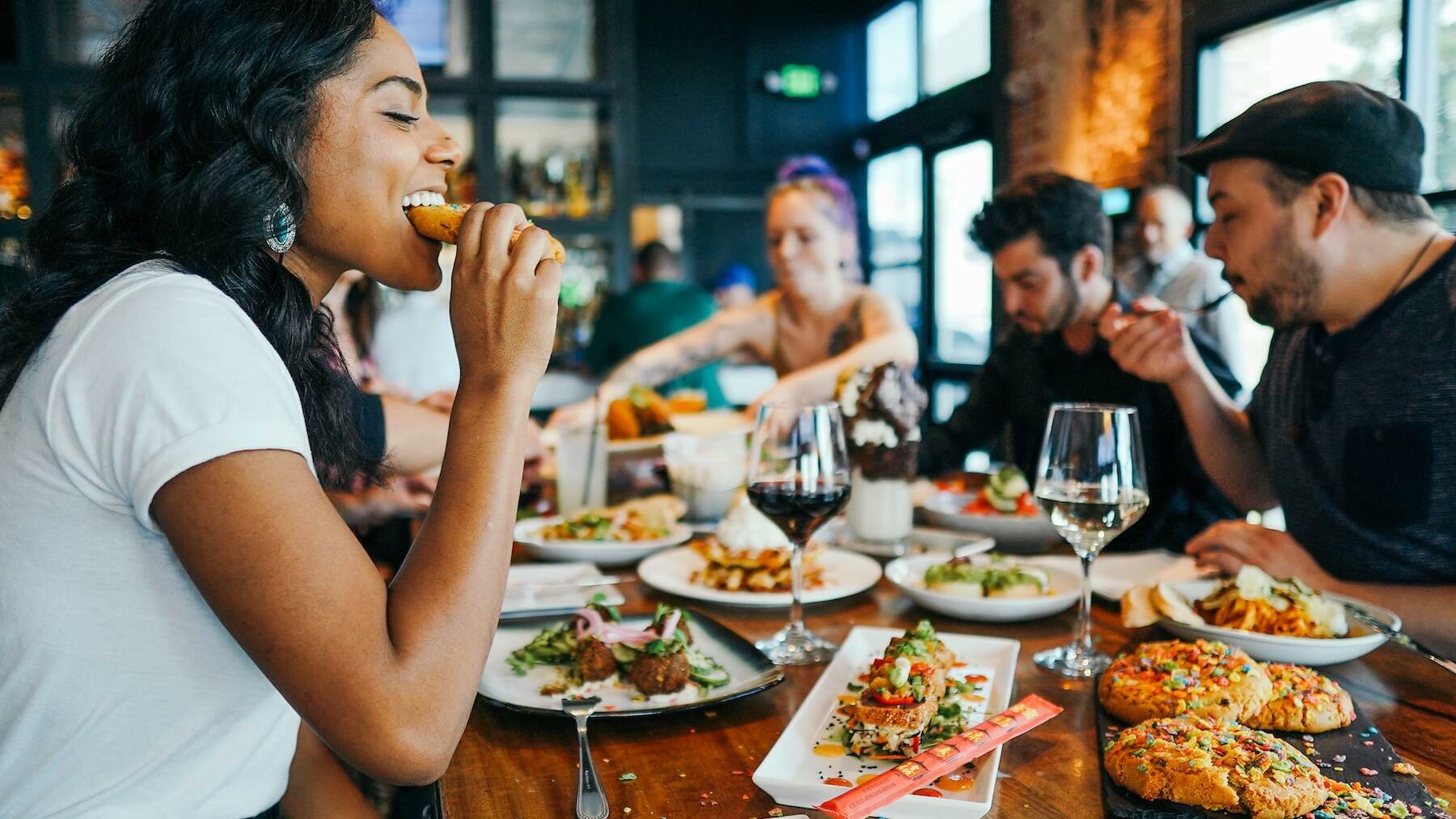 Tráfego Pago Para Restaurante: Como Vender Mais Em 2023 Está precisando de vendas? Ou quer aumentar o número de clientes no seu comércio? Tráfego Pago Para Restaurante é a solução, saiba como.