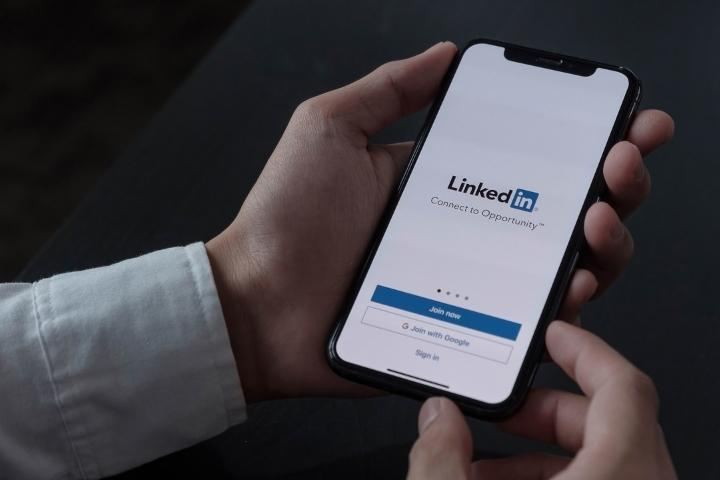 Anúncios No LinkedIn Ads: Faça Anúncios B2B Faça Anúncios No LinkedIn Ads e mostre seus produtos e serviços para seus clientes B2B. Saiba como funciona, o que é e quanto custa anunciar.