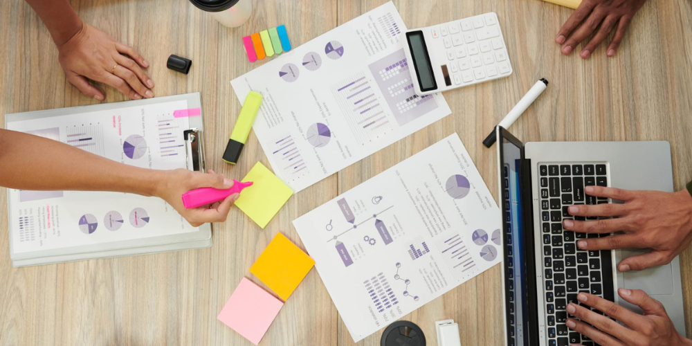 prospeccao-multicanal-o-que-e-e-como-funciona-2 Prospecção multicanal é a estratégia de marketing que utiliza diversos canais (como SEO, redes sociais, e-mail, anúncios pagos) de forma integrada para abordar potenciais clientes. O objetivo é alcançar o público certo, no canal que ele prefere, com a mensagem adequada ao seu perfil geracional.