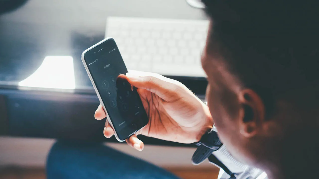 As Tendências de Consumo 2026 são o sinal verde para uma revolução digital no seu negócio. Ignorá-las não é uma opção, é um risco à sua competitividade. Seu site é a espinha dorsal de todo o seu marketing digital (SEO, tráfego pago, inbound, redes sociais). Se a espinha dorsal está fraca, a estrutura inteira falha.