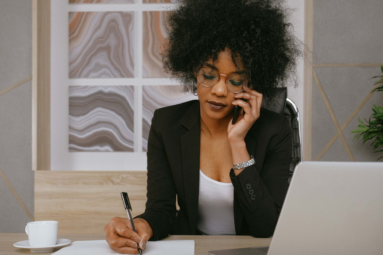 A AGNC Agência de Marketing e Comunicação se posiciona como a melhor Agência de Assessoria de imprensa do Brasil, por entender essa complexa integração. Não somos apenas uma Empresa de assessoria b2b; somos uma parceira estratégica que une o melhor do PR com o que há de mais avançado em SEO, Tráfego Pago e Inbound Marketing.