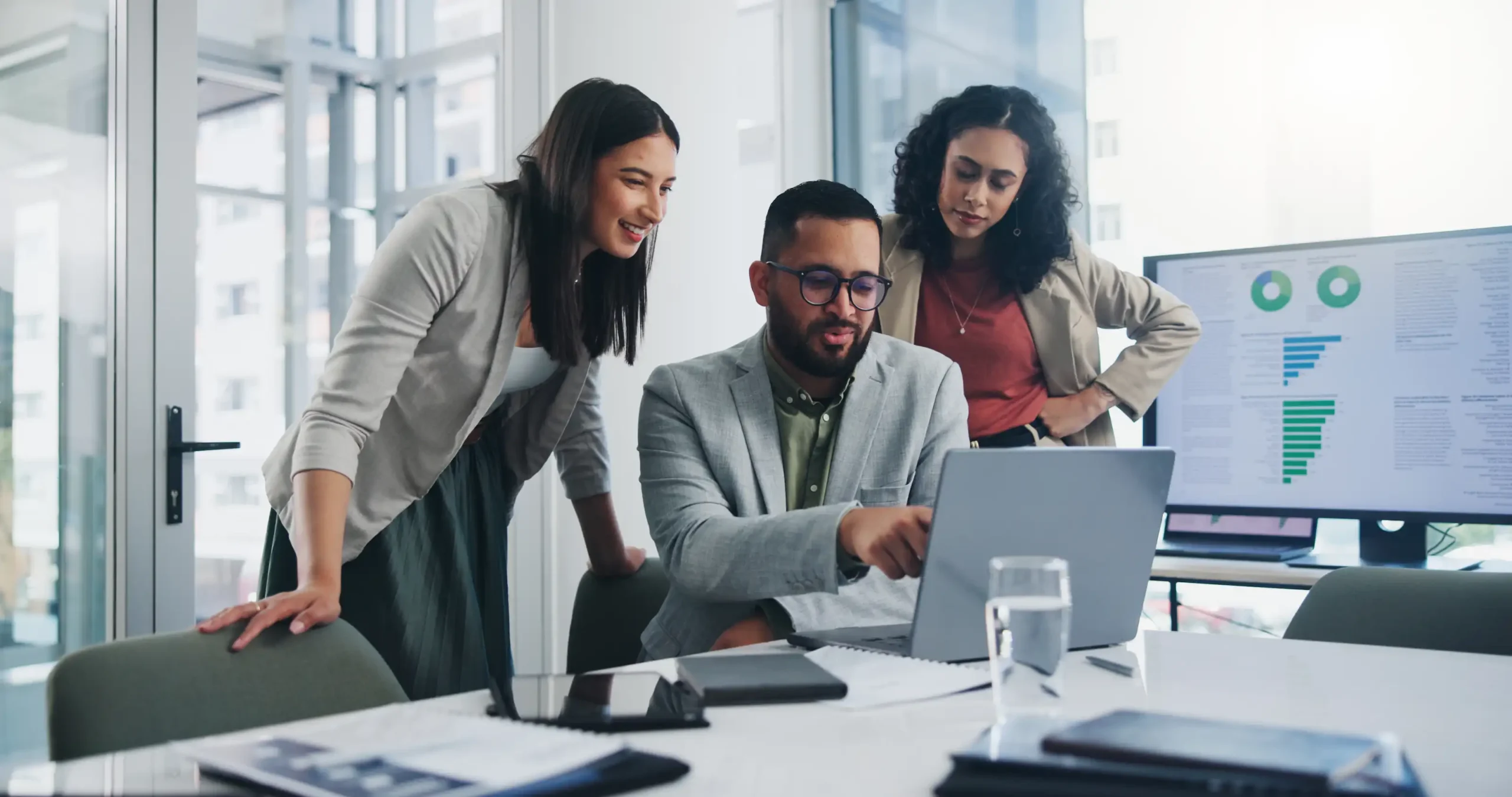 A grande mudança de 2026 é um convite (ou um ultimato!) para profissionalizar o setor de anúncios online, exigindo que empresários e gestores se afastem de táticas amadoras. Vamos destrinchar o panorama do que está por vir, focando em vendas e prospecção, e o que a sua empresa precisa fazer para não apenas sobreviver, mas prosperar.