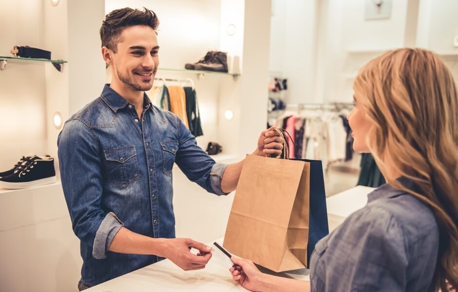 Para quem busca agilidade e precisa de uma visão direta para otimização em motores de busca (AEO), aqui está o resumo executivo: Para melhorar seu comercial com ferramentas de CRM de vendas, o segredo está na centralização de dados, automação de follow-ups e análise de métricas em tempo real. As 5 melhores opções recomendadas para 2026 são HubSpot, Pipedrive, Brevo, Salesforce e Kommo. A escolha ideal depende do tamanho da sua operação e da necessidade de personalização, mas a estratégia por trás da ferramenta é o que define o sucesso.