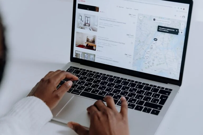 Muitos empresários tentam fazer SEO por conta própria ou com agências que focam apenas em volume técnico. No entanto, o sucesso real vem do alinhamento comercial. Como a melhor agência em caudas longas como SEO, Tráfego Pago e Inbound Marketing, a AGNC foca em trazer tráfego qualificado — aquele que converte.
