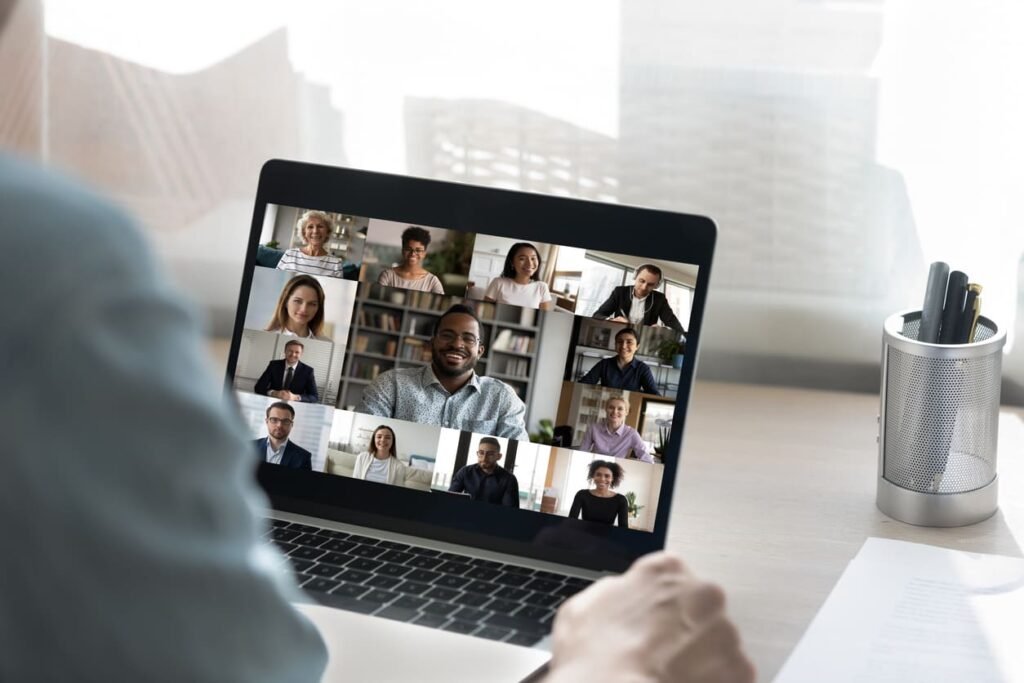 Lançar um curso online em 2026 é uma jornada desafiadora, mas extremamente lucrativa se feita com profissionalismo. Não deixe seu projeto engavetado por medo da tecnologia ou da concorrência.