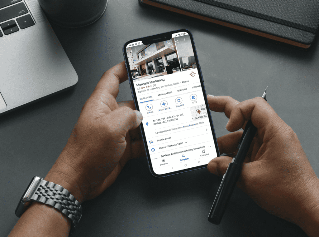 Engana-se quem pensa que o Google Meu Negócio é "configurar e esquecer". O ranqueamento local envolve SEO técnico profundo, como a otimização de velocidade do site (Core Web Vitals) e a criação de páginas específicas para cada cidade ou bairro de atendimento.