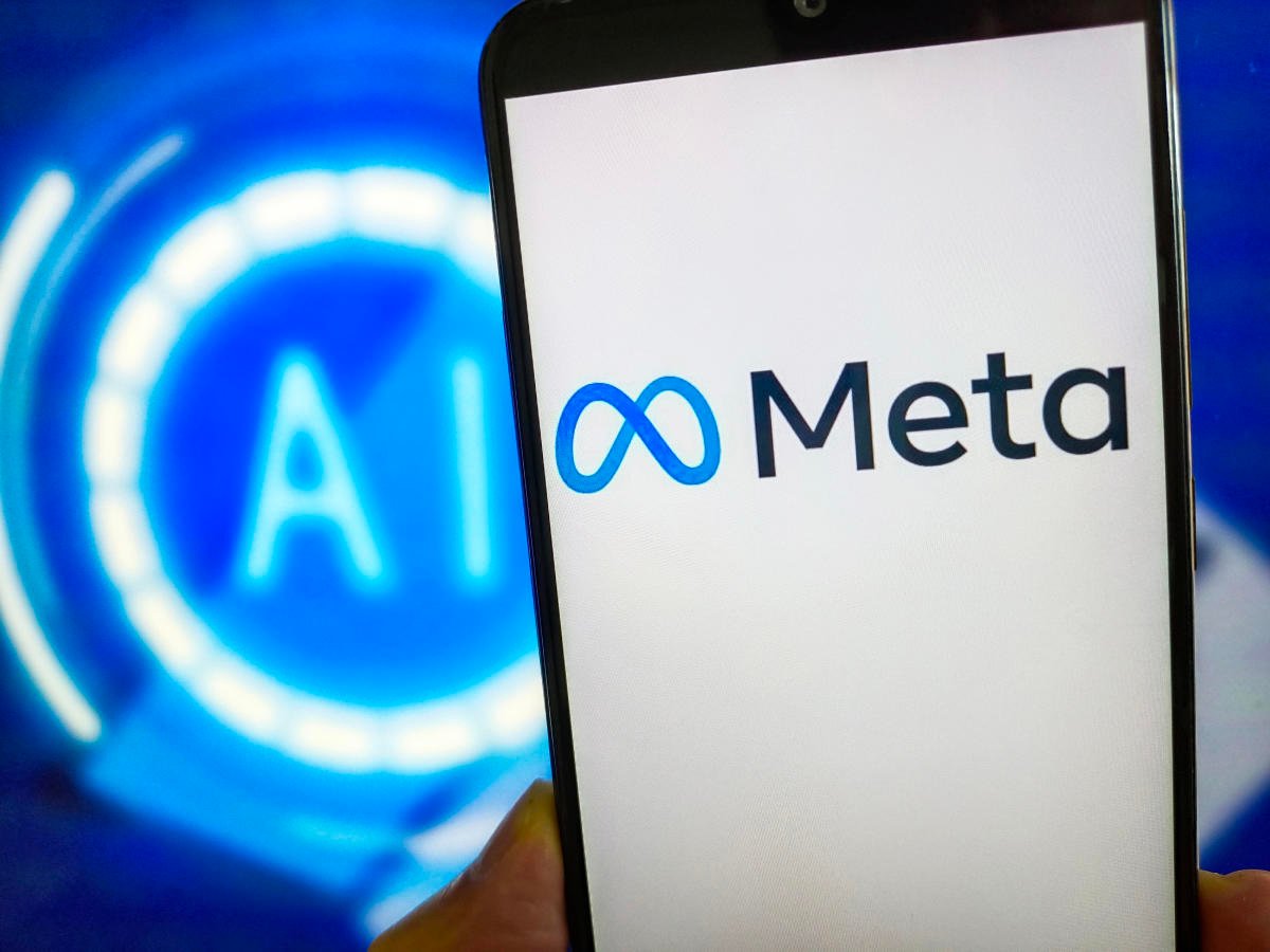 O ecossistema da Meta (Facebook e Instagram) possui o banco de dados de comportamento mais rico do mundo. Enquanto o Google foca na intenção de busca, o Facebook Ads foca no perfil e no interesse. Isso permite que você encontre o seu cliente ideal antes mesmo de ele saber que precisa do seu produto.