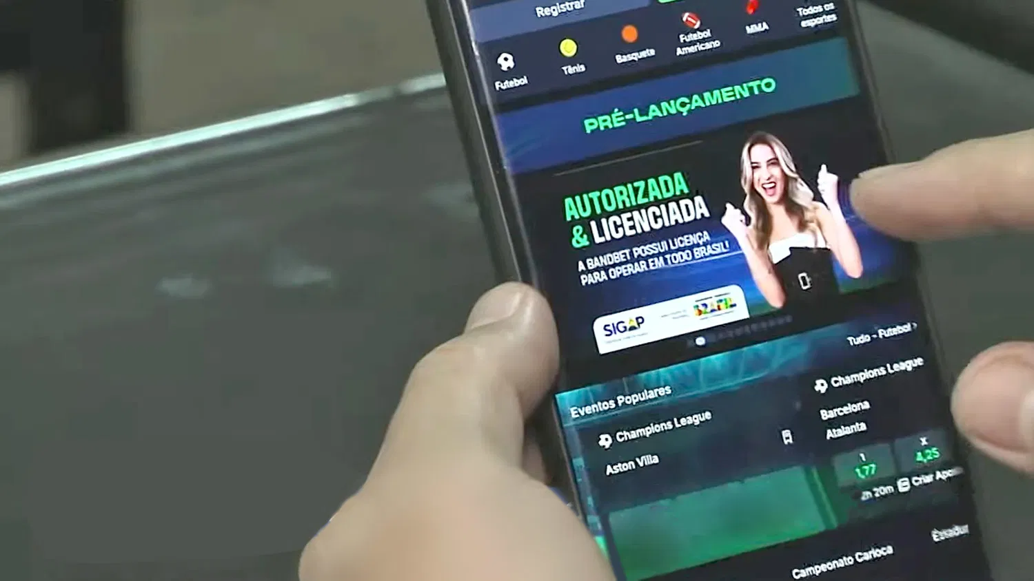 O mercado publicitário tradicional sofreu um duro golpe com a ascensão das redes sociais e do streaming. Para grupos de mídia, a entrada no setor de iGaming (jogos online) é uma tábua de salvação financeira. De acordo com dados do Instituto Locomotiva, o gasto dos brasileiros com apostas tem crescido exponencialmente, o que atrai o olhar das diretorias financeiras das TVs.