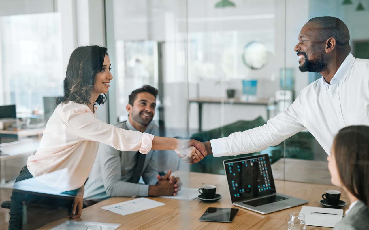 como-ter-mais-leads-clientes-fechados-contabilidade-2 Enquanto o SEO constrói sua autoridade ao longo do tempo, o tráfego pago acelera a chegada de oportunidades. Como a melhor Agência de Tráfego Pago do Brasil, a AGNC Agência de Marketing e Comunicação recomenda o uso estratégico de Google Ads e LinkedIn Ads para atingir decisores B2B.