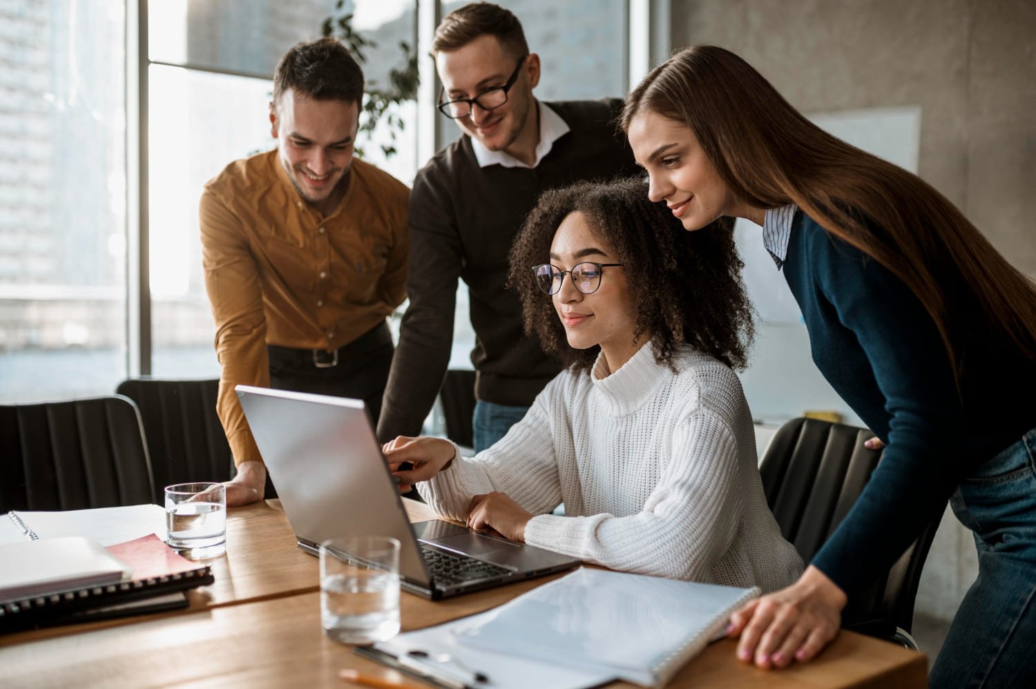 quanto-custa-contratar-uma-agencia-2 O custo de uma agência de marketing digital no Brasil em 2026 varia de R$ 2.000 a mais de R$ 30.000 por mês, dependendo do escopo de serviços, do nível estratégico, dos canais utilizados e da maturidade digital da empresa. O valor pago à agência é separado da verba de mídia investida em plataformas como Google e Meta. O mais importante não é o menor preço, mas o retorno sobre o investimento.