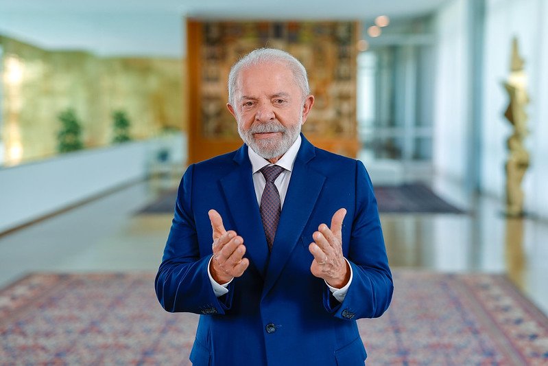Entendendo A PL Dos Aplicativos Entendendo a PL dos Aplicativos É uma tentativa de equilibrar liberdade + proteção, mas ainda não existe consenso