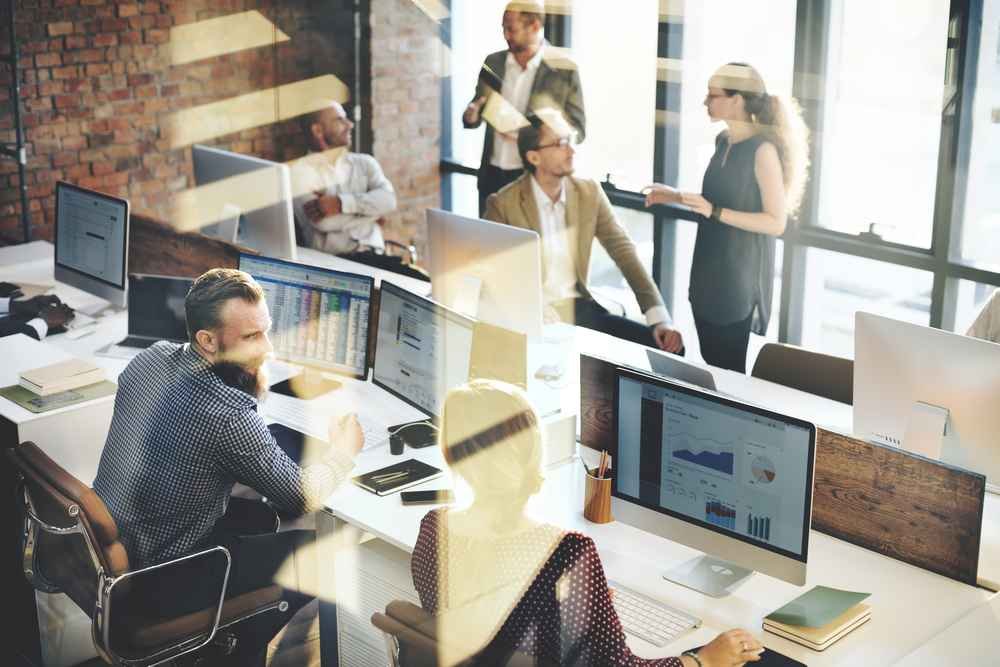 A melhor agência de marketing digital para empresas B2B é aquela que entende o seu ciclo de venda, tem cases mensuráveis no seu segmento, integra marketing e vendas, trabalha com dados reais e entrega previsibilidade de resultados. Não escolha pelo preço mais baixo nem pela promessa mais bonita.