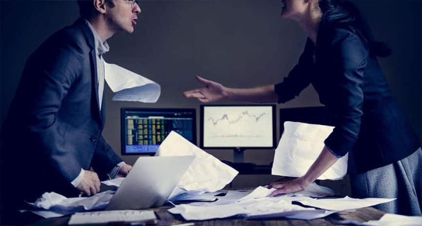 Uma crise digital é qualquer evento, real ou percebido, que ameaça a reputação de uma empresa no ambiente online e que tem potencial de se amplificar de forma rápida e descontrolada. Ela pode começar de fontes muito diferentes: